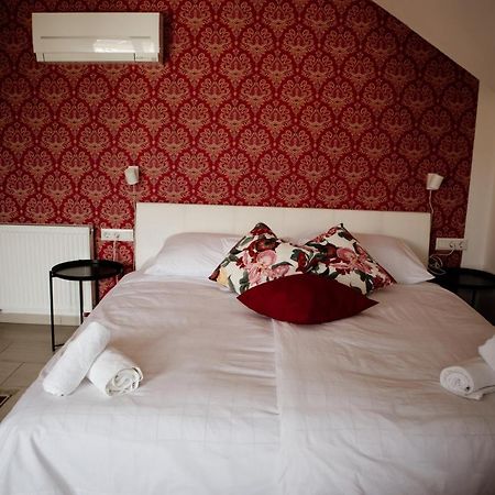 Hotel Sipos Borhaz Es Vendeghaz Badacsonyörs Exterior foto