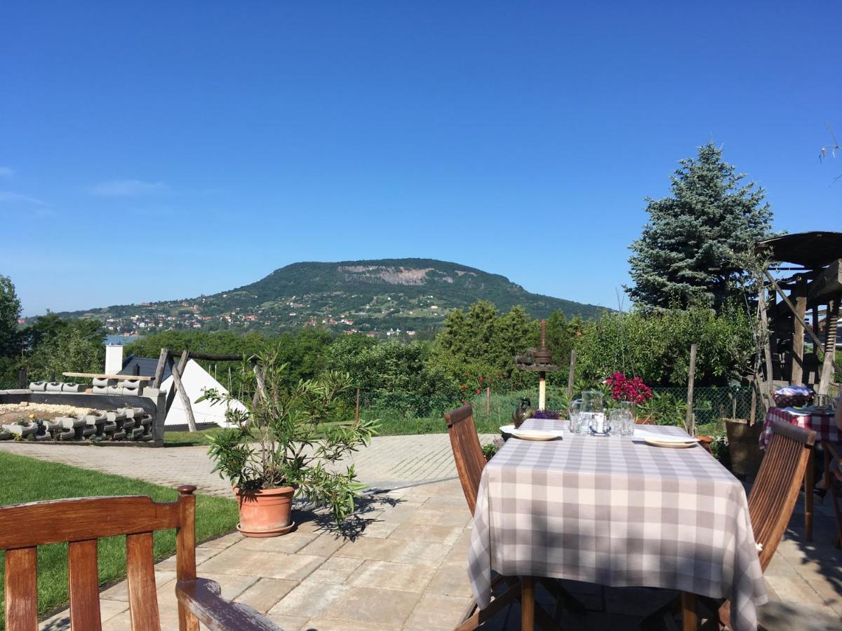 Hotel Sipos Borhaz Es Vendeghaz Badacsonyörs Exterior foto
