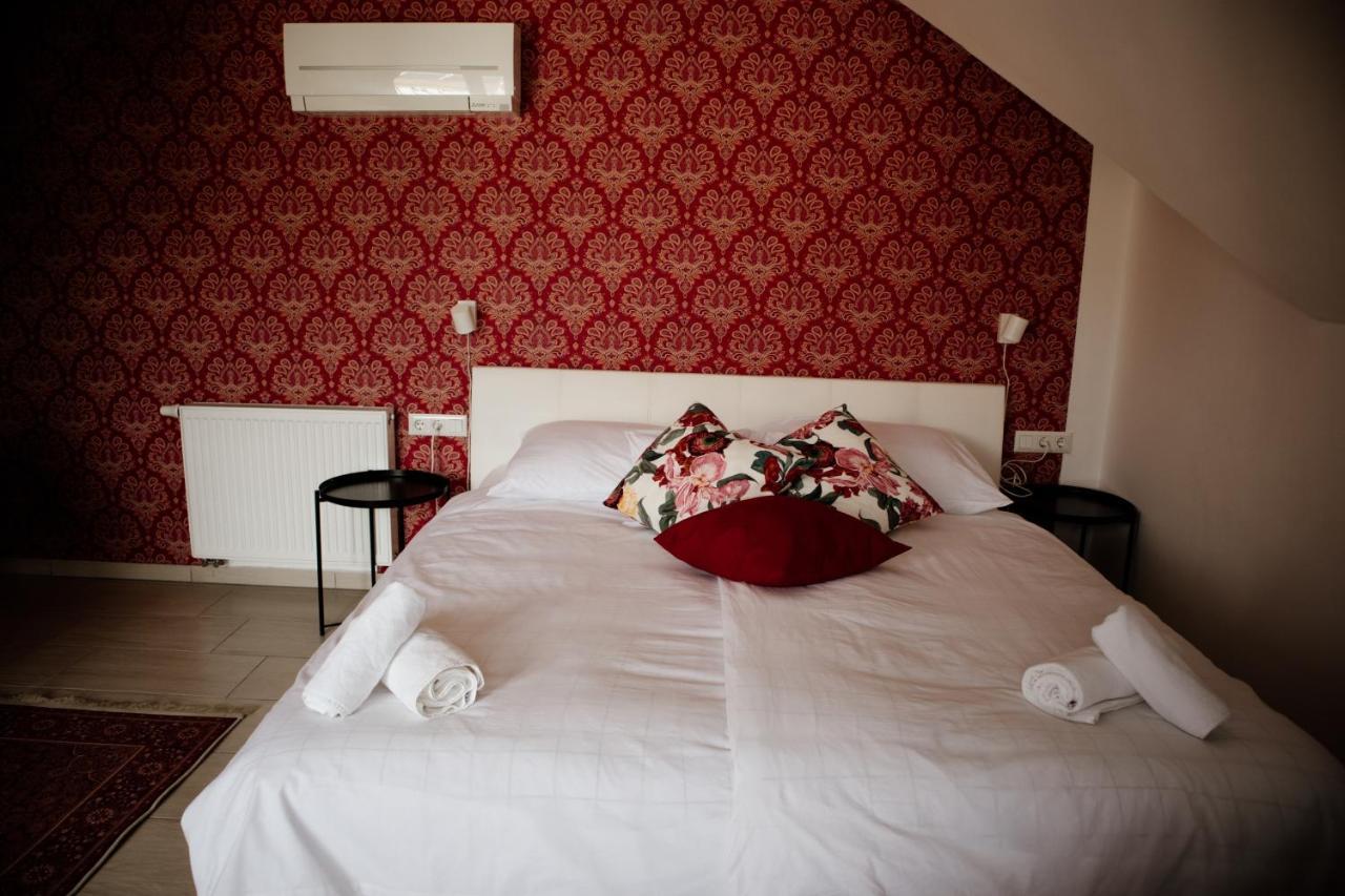 Hotel Sipos Borhaz Es Vendeghaz Badacsonyörs Exterior foto