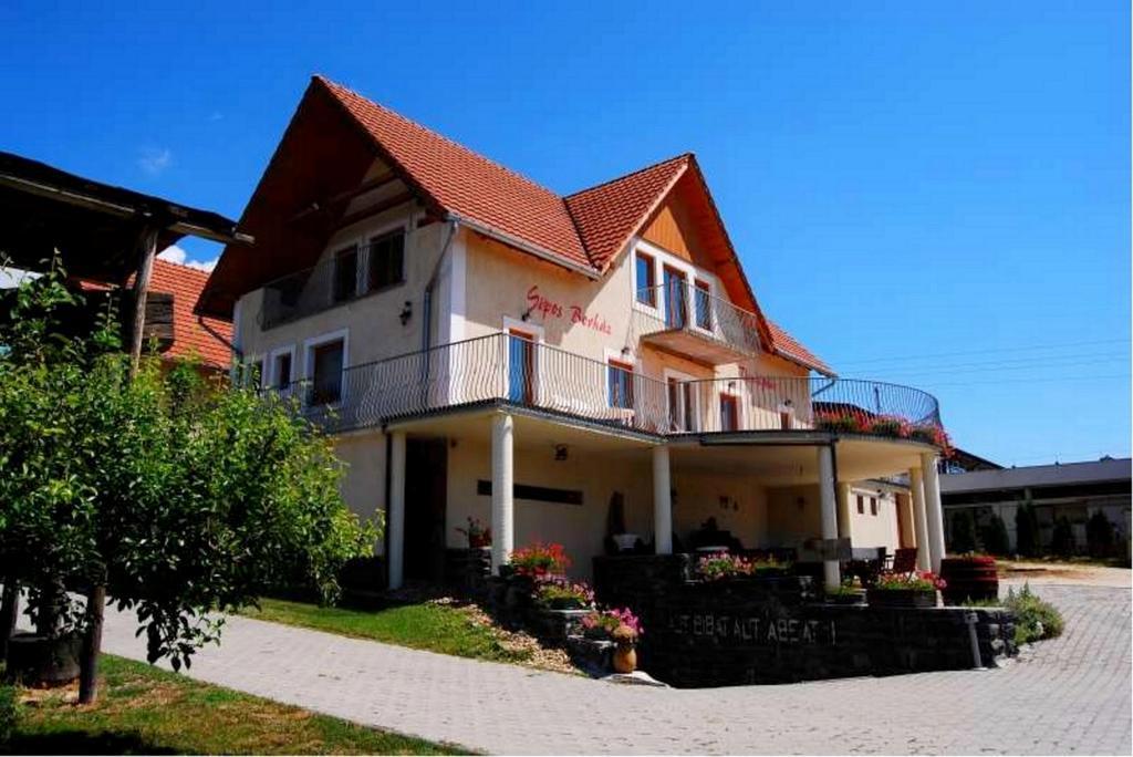 Hotel Sipos Borhaz Es Vendeghaz Badacsonyörs Exterior foto