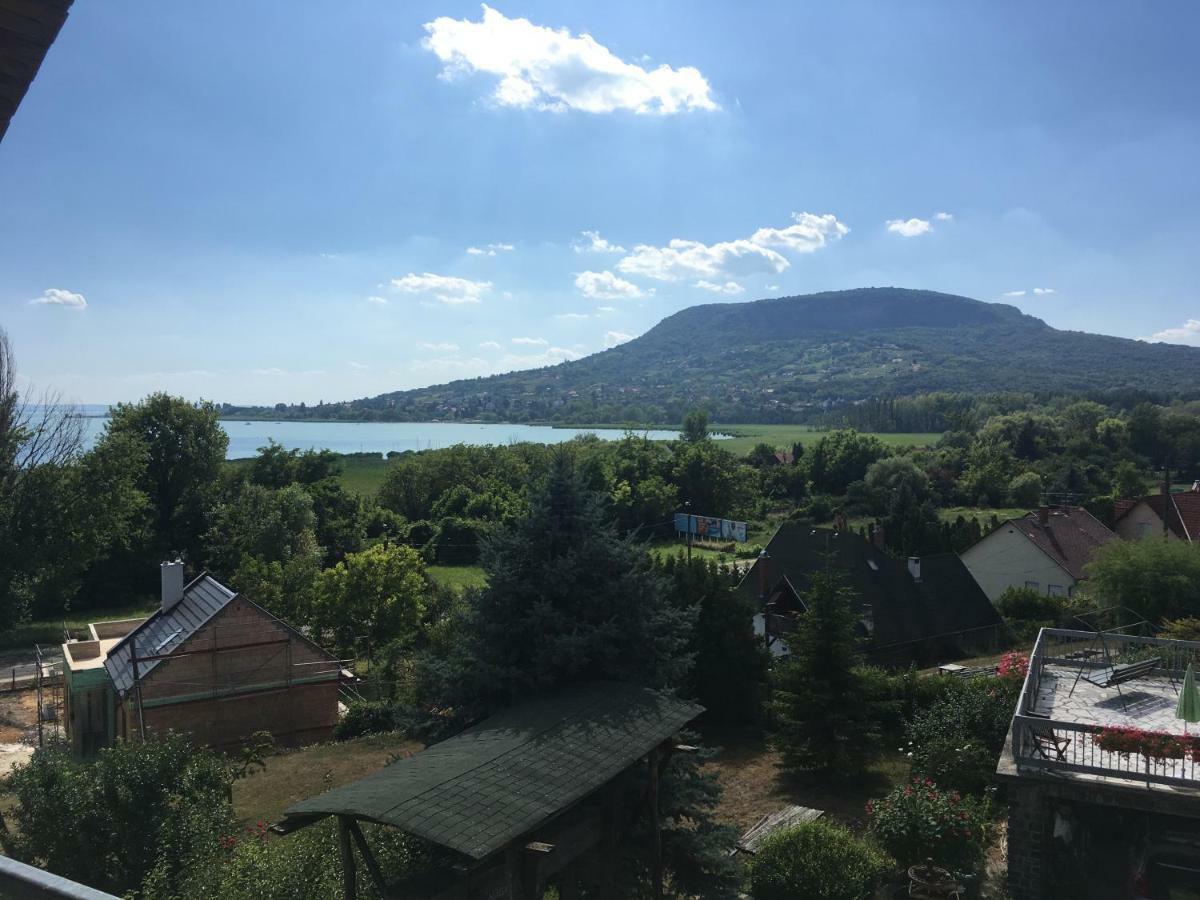 Hotel Sipos Borhaz Es Vendeghaz Badacsonyörs Exterior foto