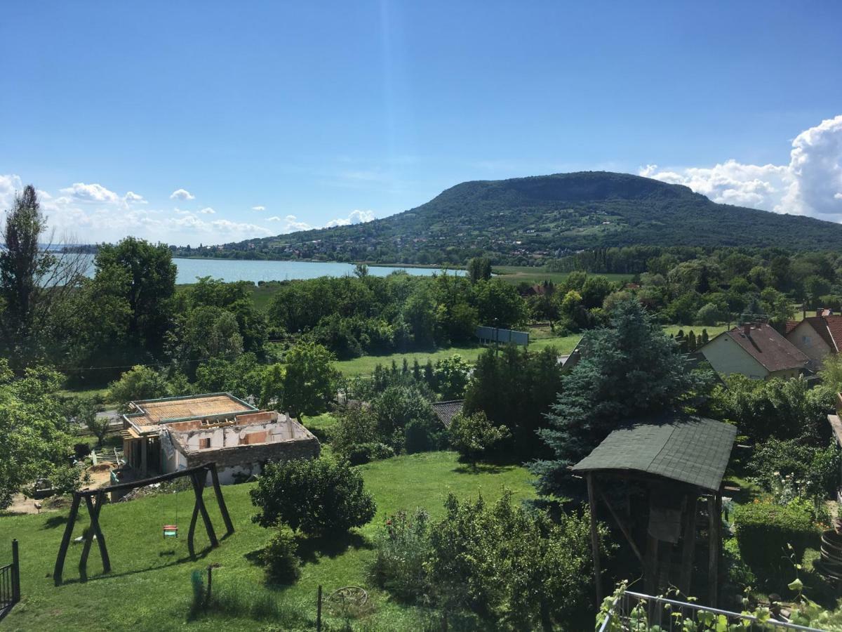 Hotel Sipos Borhaz Es Vendeghaz Badacsonyörs Exterior foto
