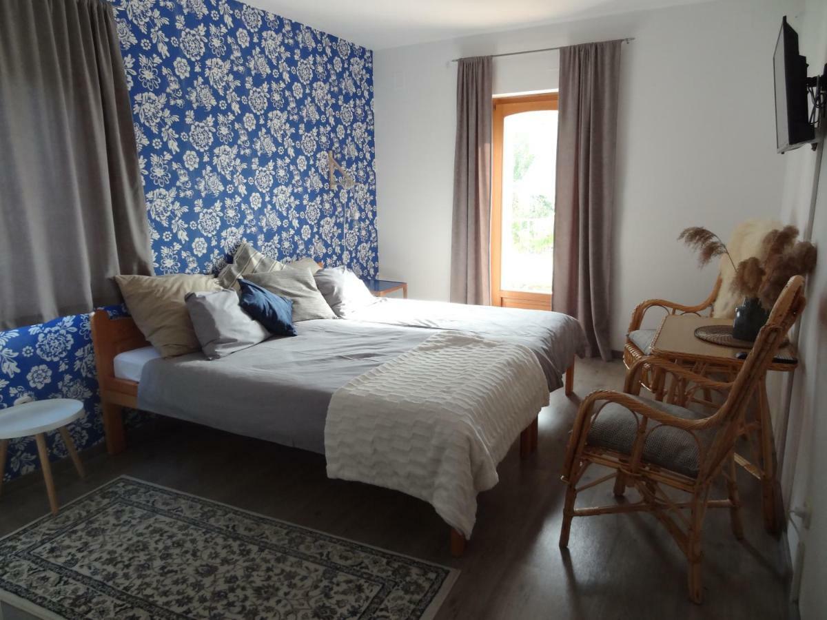 Hotel Sipos Borhaz Es Vendeghaz Badacsonyörs Exterior foto